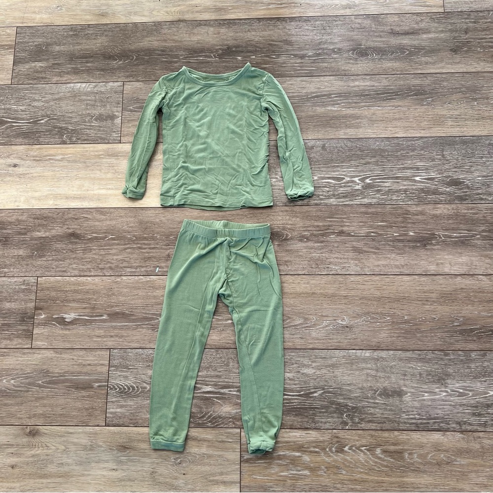 Kyte BABY 2T Long Sleeve Pajamas in Light Green 🍃
